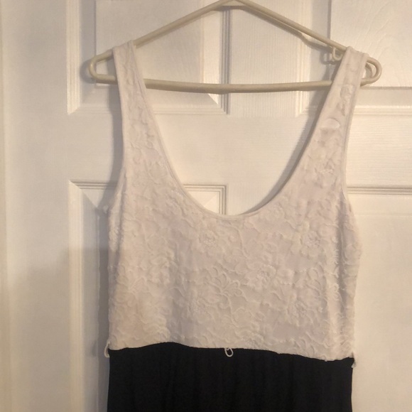 NWT Guess Summer Dress in white lace and black - Picture 4 of 6